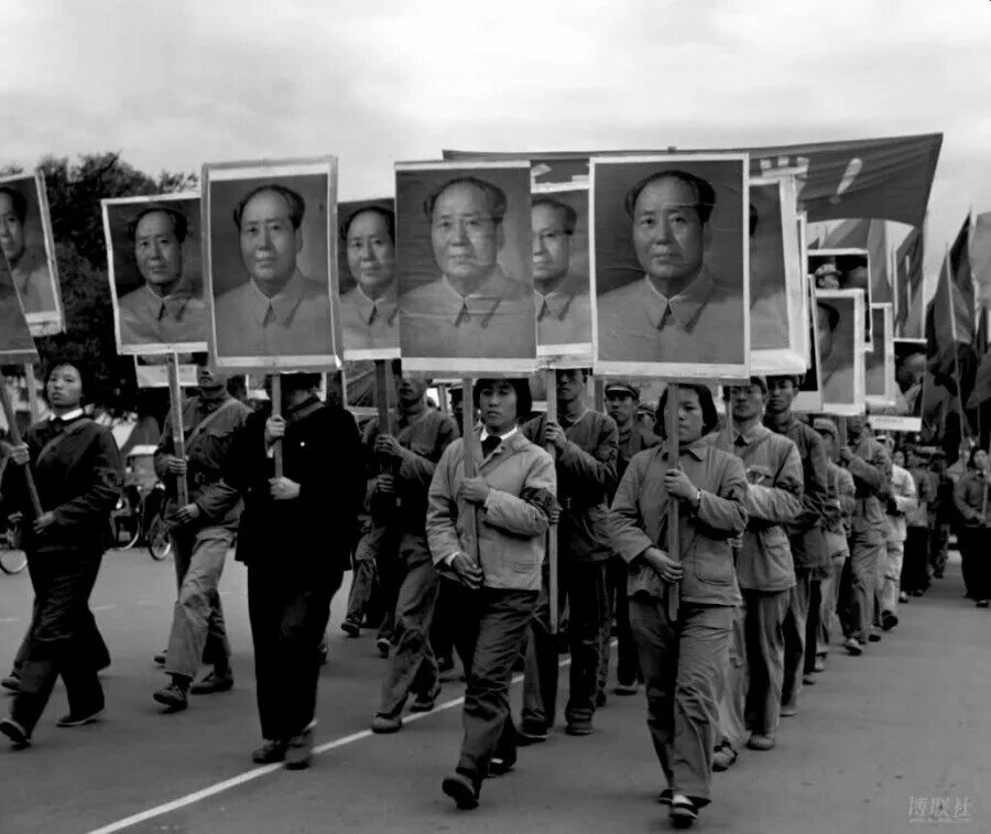 Культурная революция в китае мао цзэдун. Культурная революция в китае хунвейбины. Хунвейбины это. Хунвейбины это. Мао цзэдун культурная революция хунвейбины.