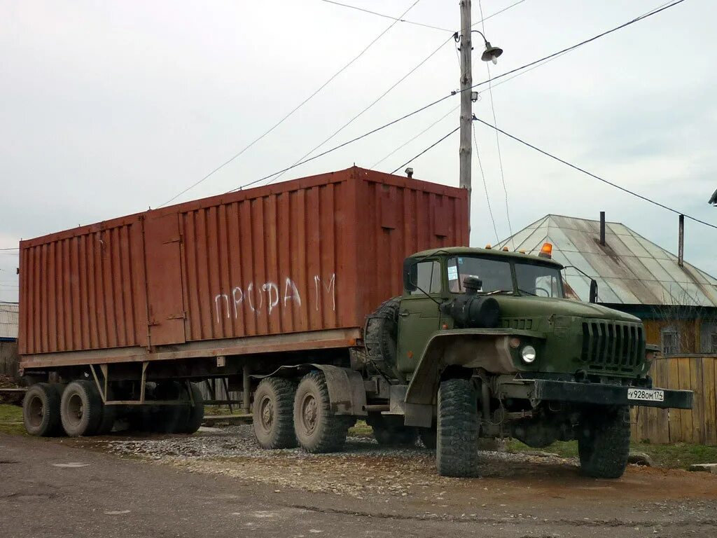 Автомобилей р п п п. Урал 44202 контейнеровоз. Урал 4320 контейнеровоз. Урал 4320 с полуприцепом. Автопоезд Урал 4320.