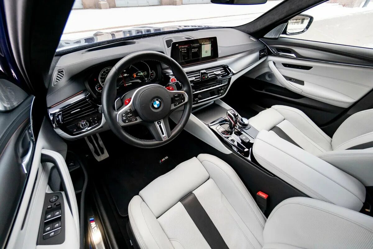 Bmw m5 f90 салон. Bmw m5 competition салон. бмв м5 ф90 салон. Bmw 5 f90 салон. бмв м5 ф90 белый салон.