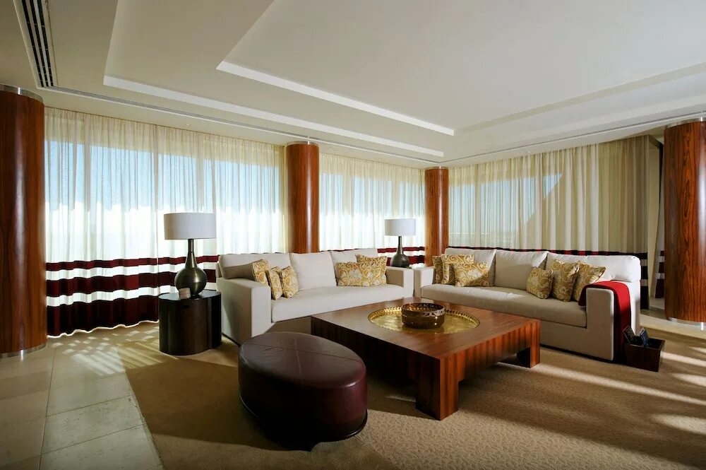 Five luxe dubai. Raffles Dubai Раффлес Дубай. Отель Раффлс Раффлс Дубай. Raffles Hotel Dubai 5* (Дубай, Дейра). Дубай отель Люкс.