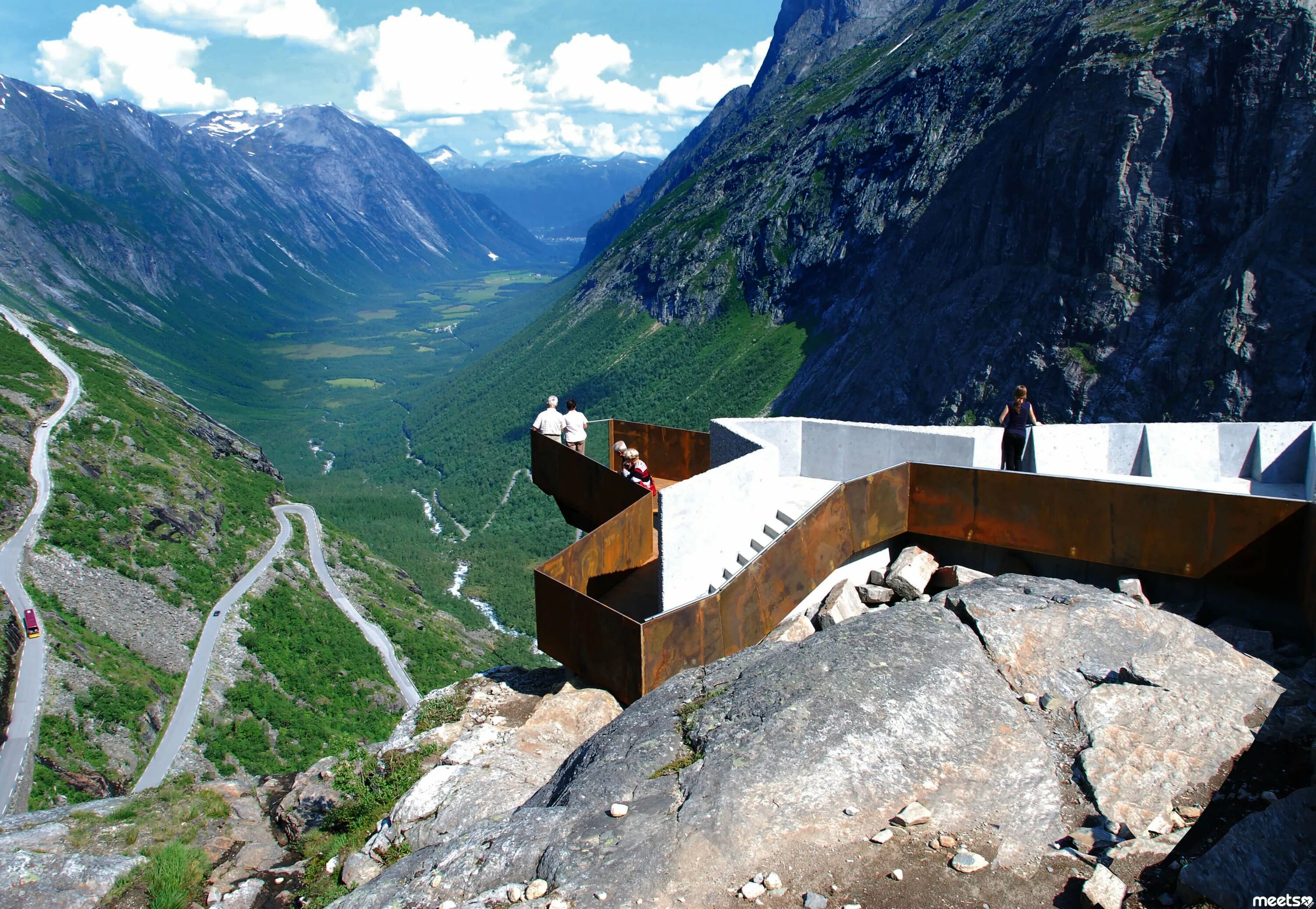 Красивые смотровые площадки. National Tourist Route Trollstigen. Смотровая площадка Trollstigen. Лестница троллей Норвегия. Trollstigen Норвегия смотровая площадка чертёж.