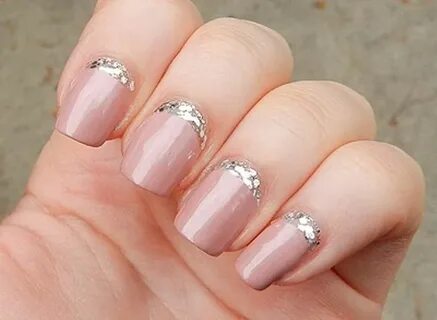 Маникюр с блестками у кутикулы