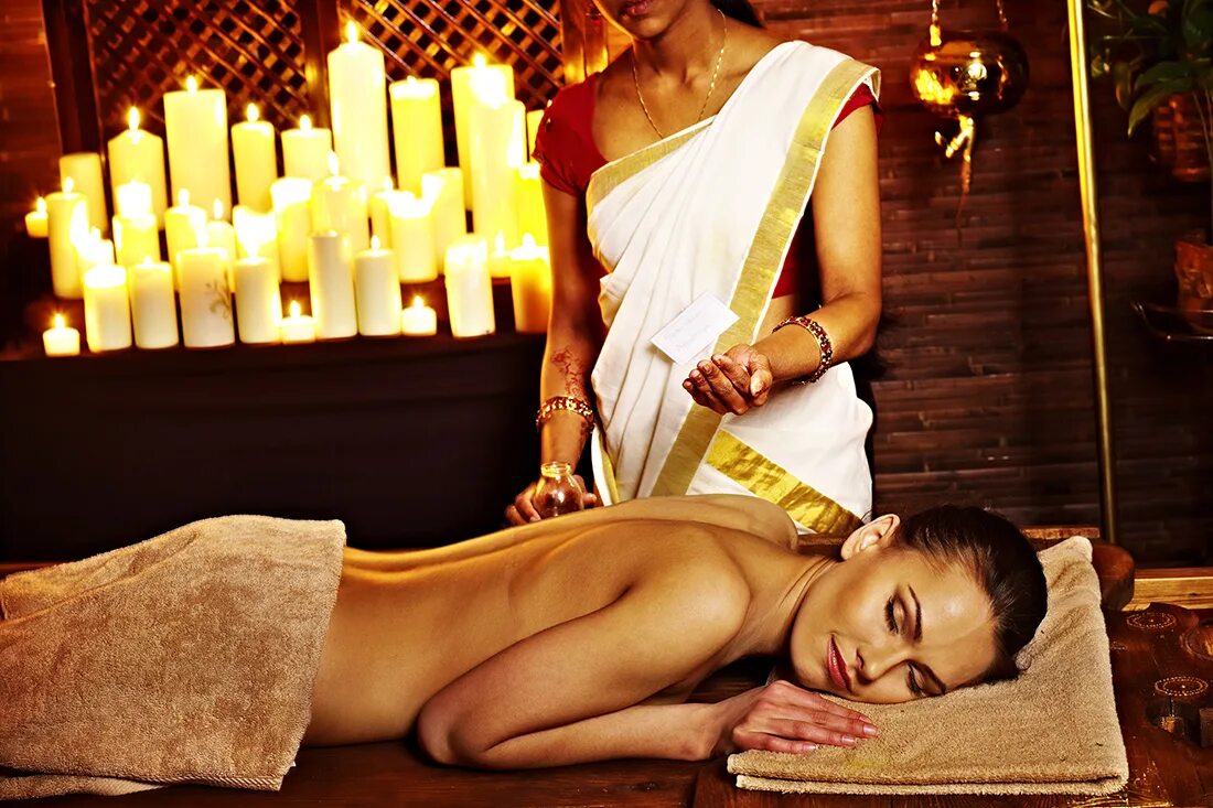 Тайский массаж ногами по спине. Египетский массаж. Египетский релакс массаж. Древнеегипетский массаж. Спа массаж.