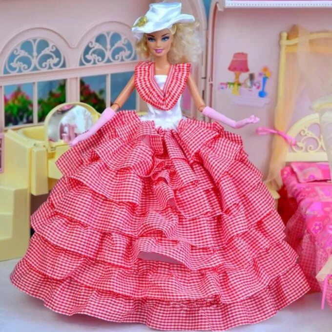Платье для куколки. Куклы шкатулки лошкарёвой Людмилы. Кукольные платья. Платье для Барби. Платье для куклы шкатулки.