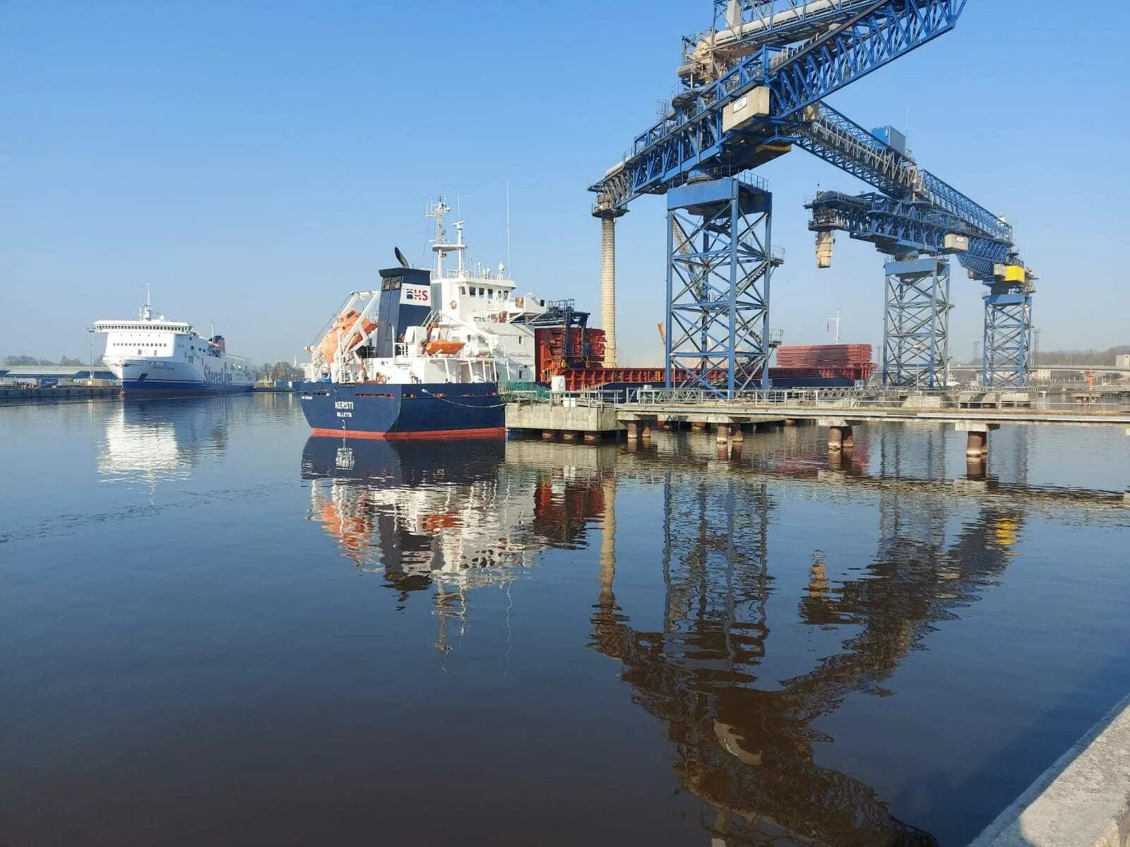 Ооо морской терминал. Альвари рус. Волжская Танкерная компания Самара. НЗНП флот. Фраш оптовая торговля нефтепродуктами.