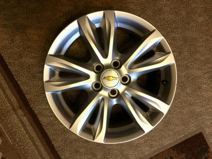 Диски gm r16 круз. Шевроле круз на дисках r16. Диски шевроле круз р17 оригинал. Оригинальные диски круз. Chevrolet cruze диски r16.