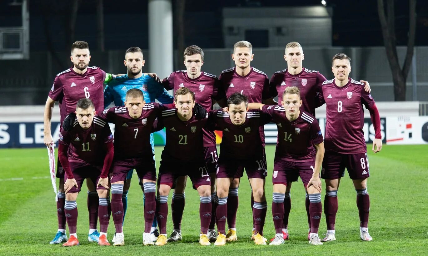 Сборная латвии по футболу. Форма сборной латвии по футболу. Команда латвии. Латвия хоккей. Федерация хоккея латвии.