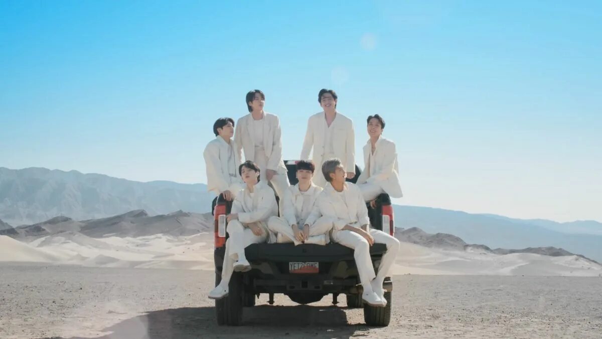 It is days yet. БТС 2022 yet to come. BTS yet to come клип. БТС yet to come фото. Run BTS альбом 2022.