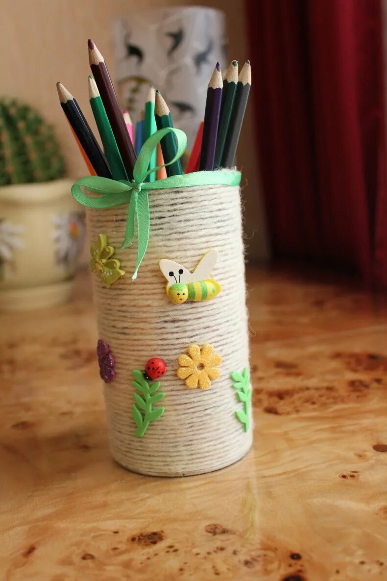 Стаканчик для карандашей. Стакан для карандашей своими руками. Декор стаканчика для карандашей. Подставка для карандашей из туалетных втулок. Подставка под карандаши из дерева.