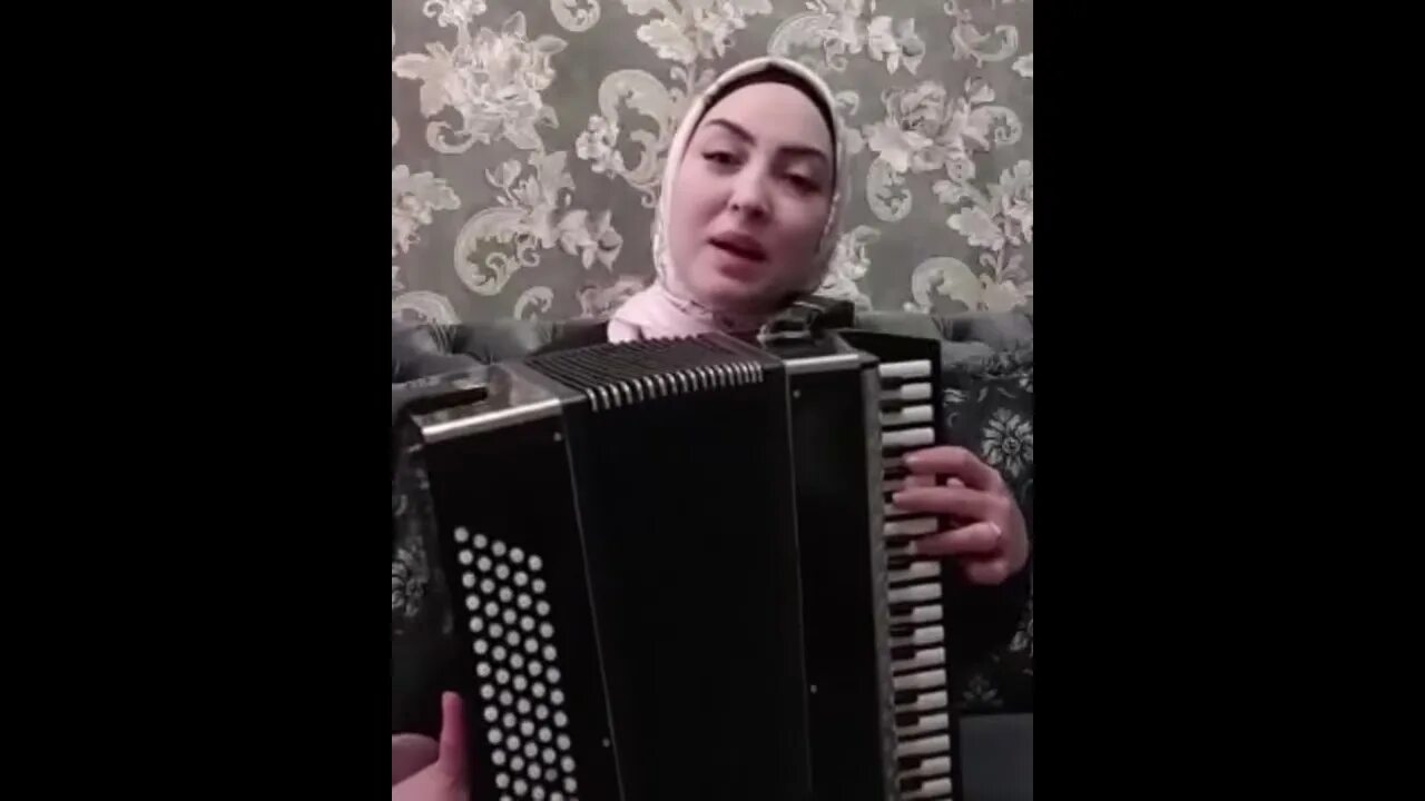Песня чечне про маму. Чеченские песни старые 90. Румиса никаева. Песня чечне про маму. Иман чинтаева.