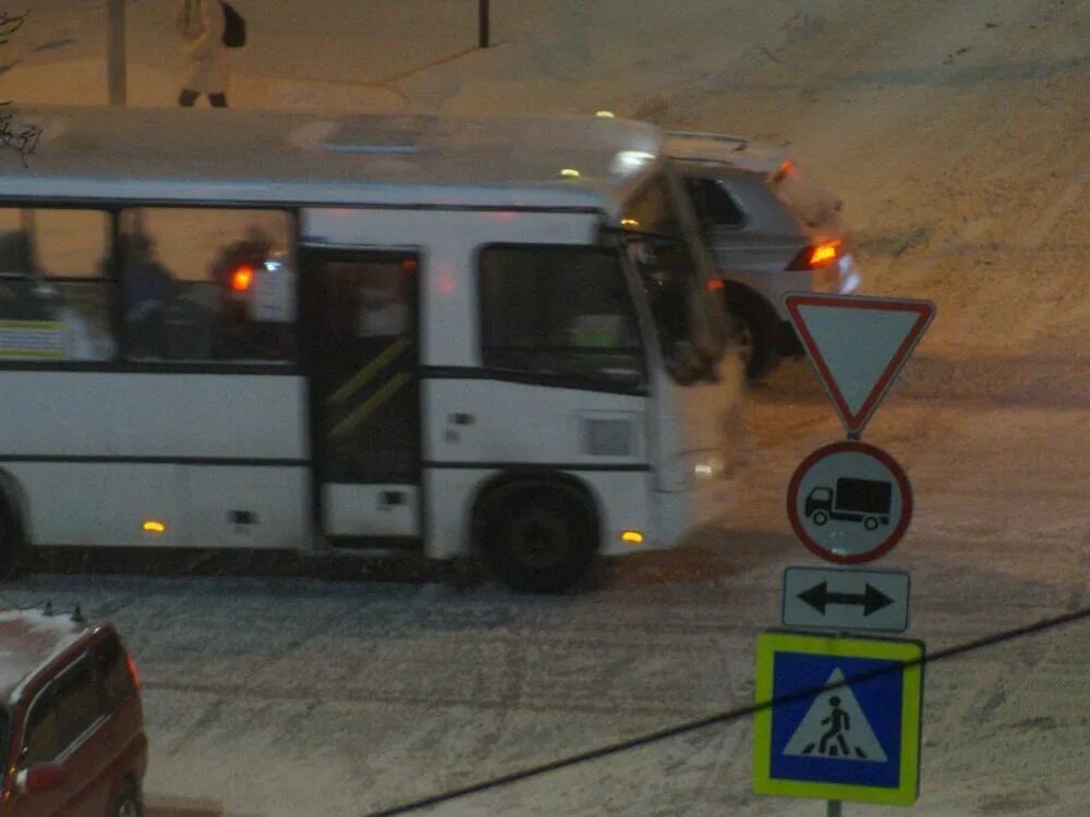 Автобус 4 архангельск. 54 автобус архангельск. маршрут 44 автобуса архангельск. 822 автобус 4 архангельске. автобус по ломоносова кольцевой архангельск.