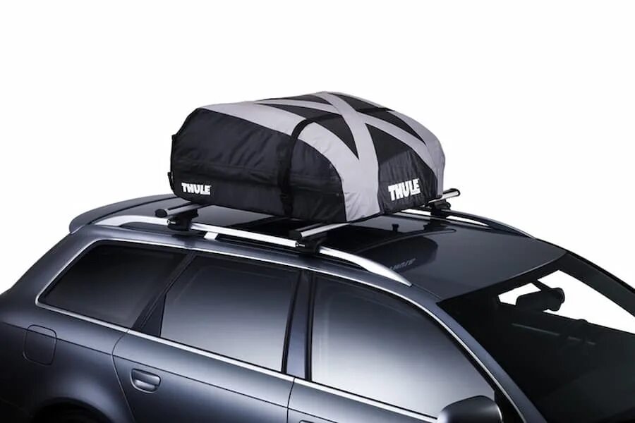 Крепится на крышу автомобиля. Thule Ranger 90 280 л. Мягкий бокс на крышу Thule Ranger 90. Nissan ke734-ran90. Багажник на крышу автомобиля Thule бокс.