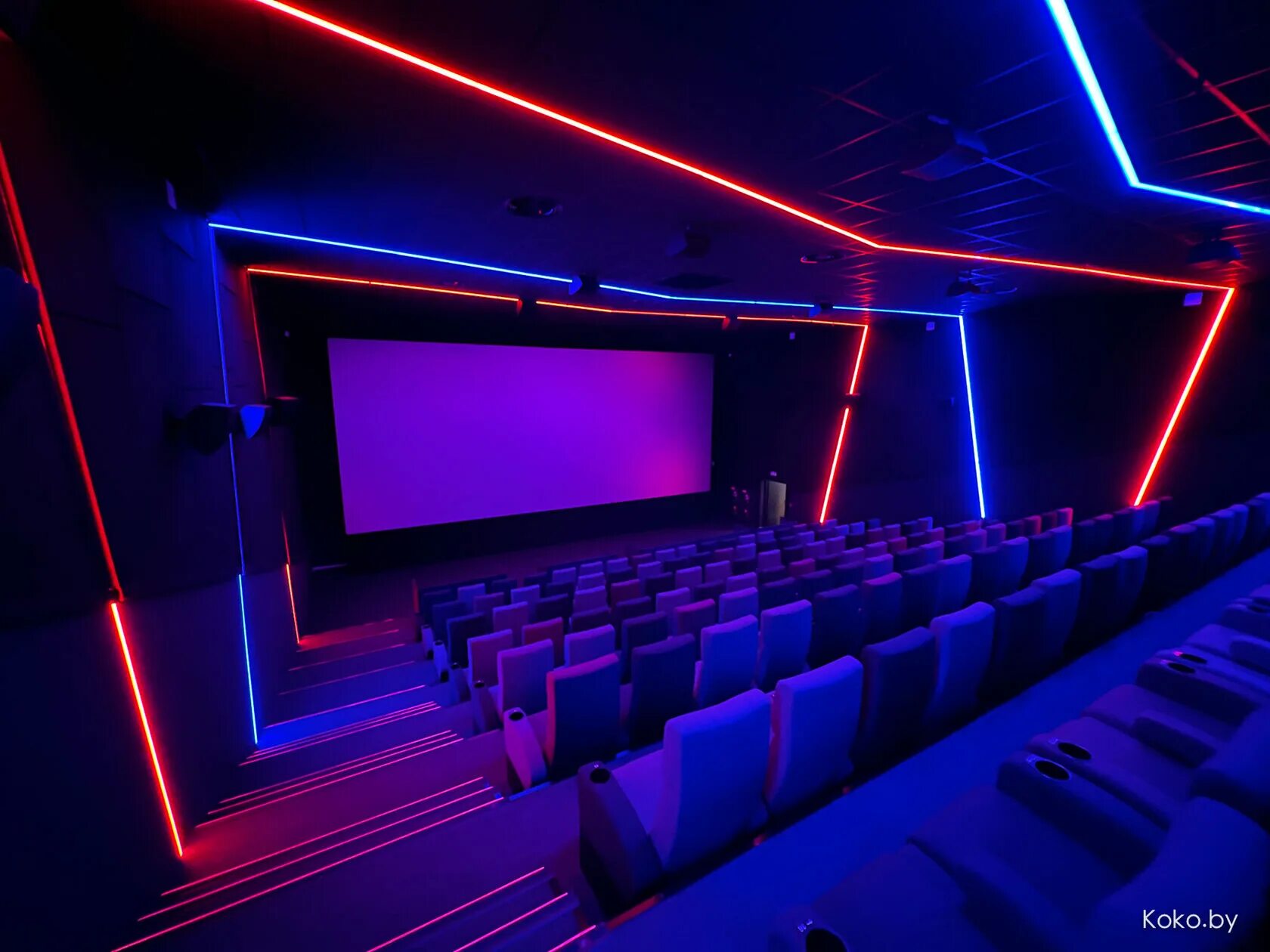 Галилео кинотеатр афиша. Skyline Cinema Минск Галилео. Светильники для кинотеатров. Кинотеатр Синема. Проектор 4к.