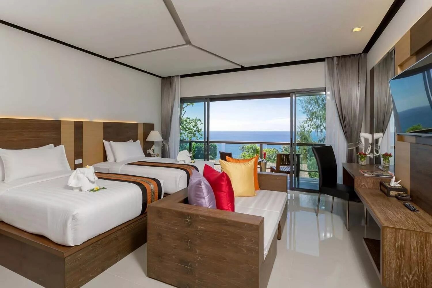 Отель секрет клифф пхукет. Secret cliff resort phuket. Карон бич пхукет. Secret cliff resort & secret cliff villa. Secret cliff resort restaurant 4 karon.