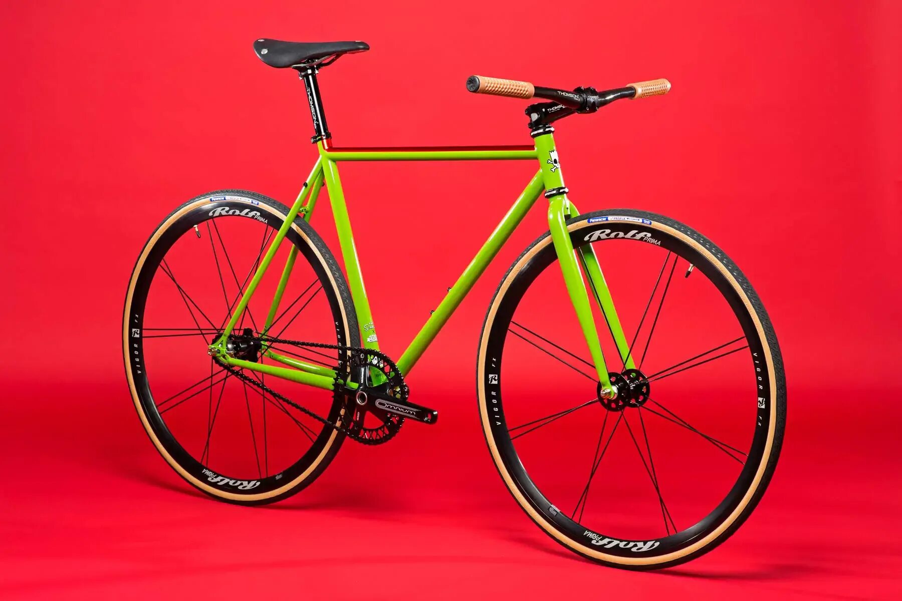 Фиксед гир велосипеды. Велосипед с разноцветными колесами. Хвз фиксед гир. Fixed colors. Хвз фиксед гир.