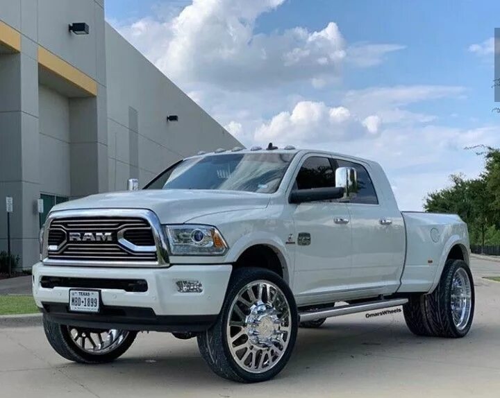 Пикап dodge ram 1500 белый. Производитель рам. Dodge ram 1500 красный. Ram 1500 2019. Производитель рам.
