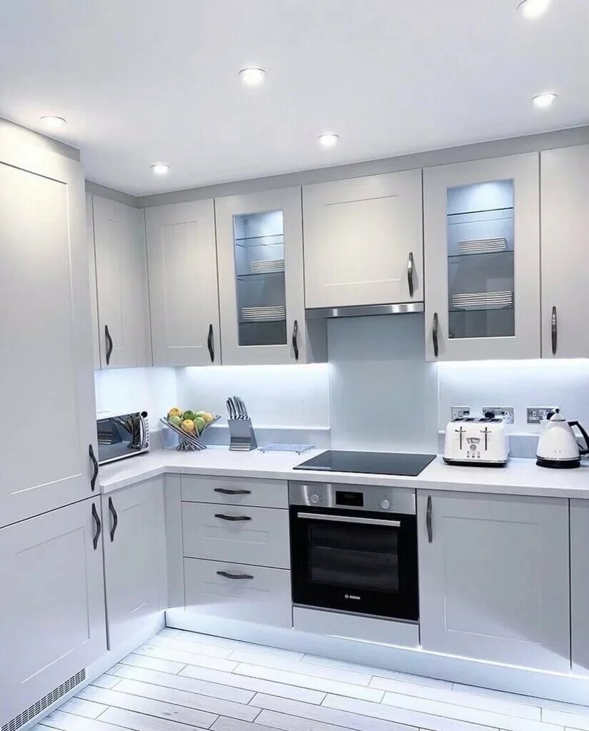 Дизайн светлых угловых кухонь Pin by Екатерина Черняк on кухни Modern kitchen interiors, House design kitchen,
