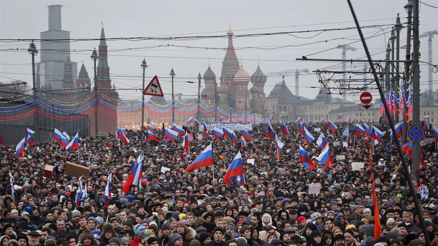 Население украины против россии. Народ на митинге. Народ на площади. Современная оппозиция. Народ России толпа.