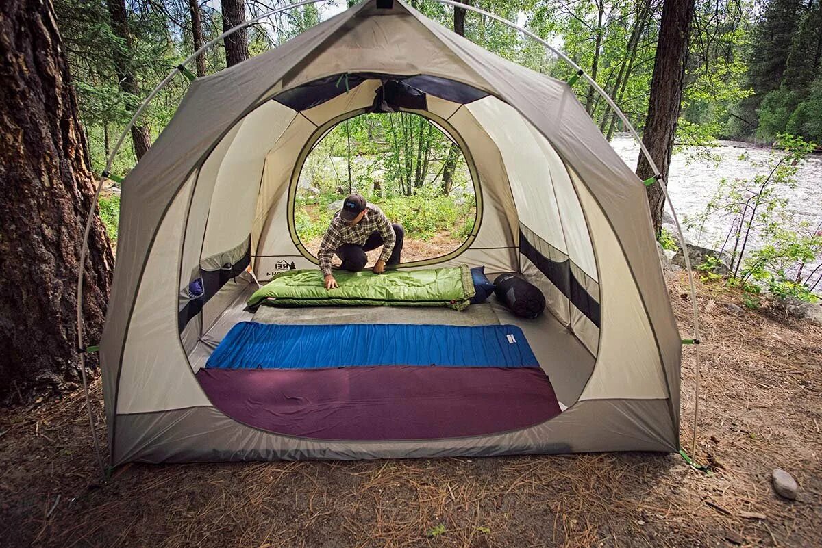 Купить палатку для ночевки. Кемпинговая Woodland Camping Bed. Палатка Bivouac 2. Палатка внутри. Ночевка в палатке.