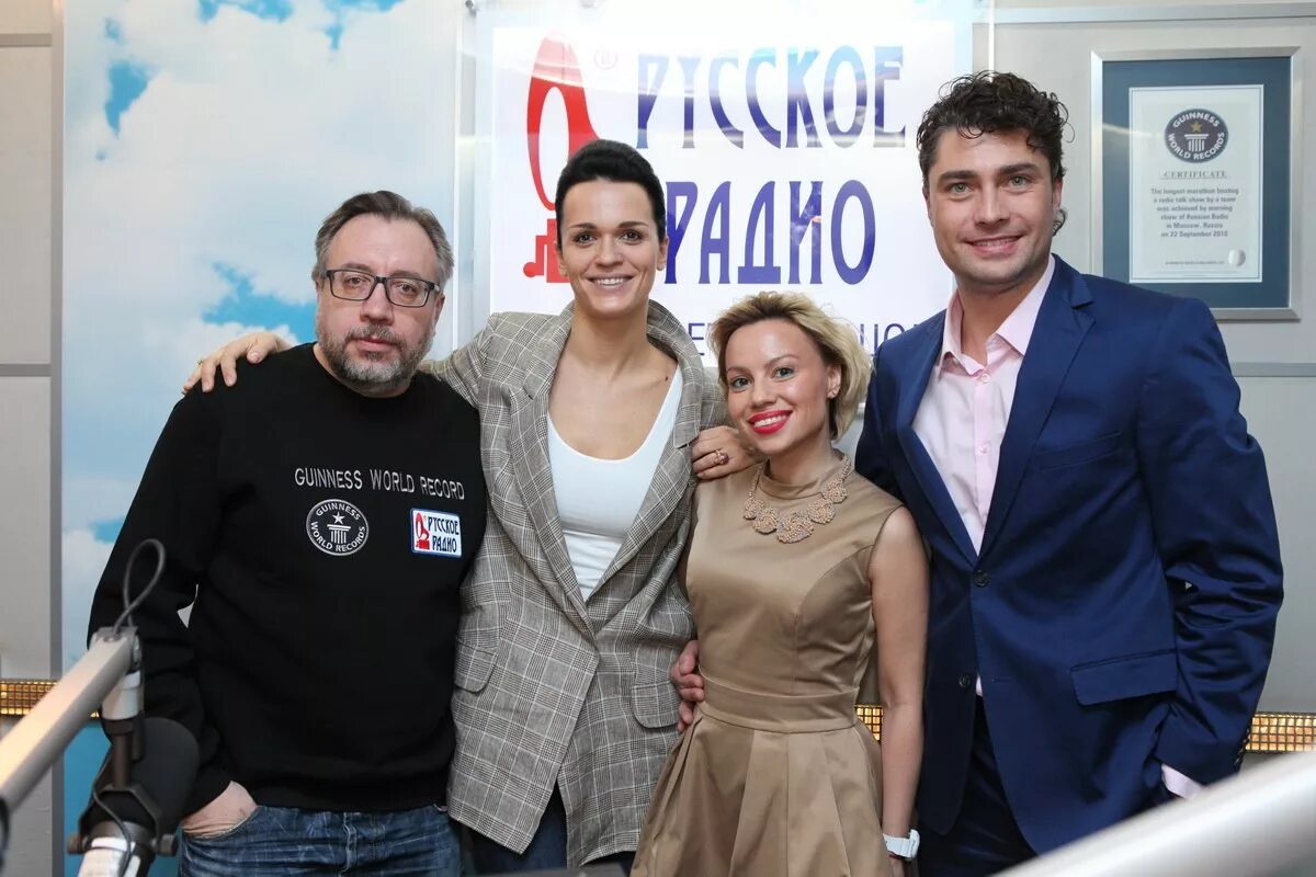 Куда делся перцев. Русские перцы ведущие фото. Алиса селезнева стар перцы. Сергей мельников старперцы. Русские перцы алиса селезнева вадим воронов и сергей мельников.