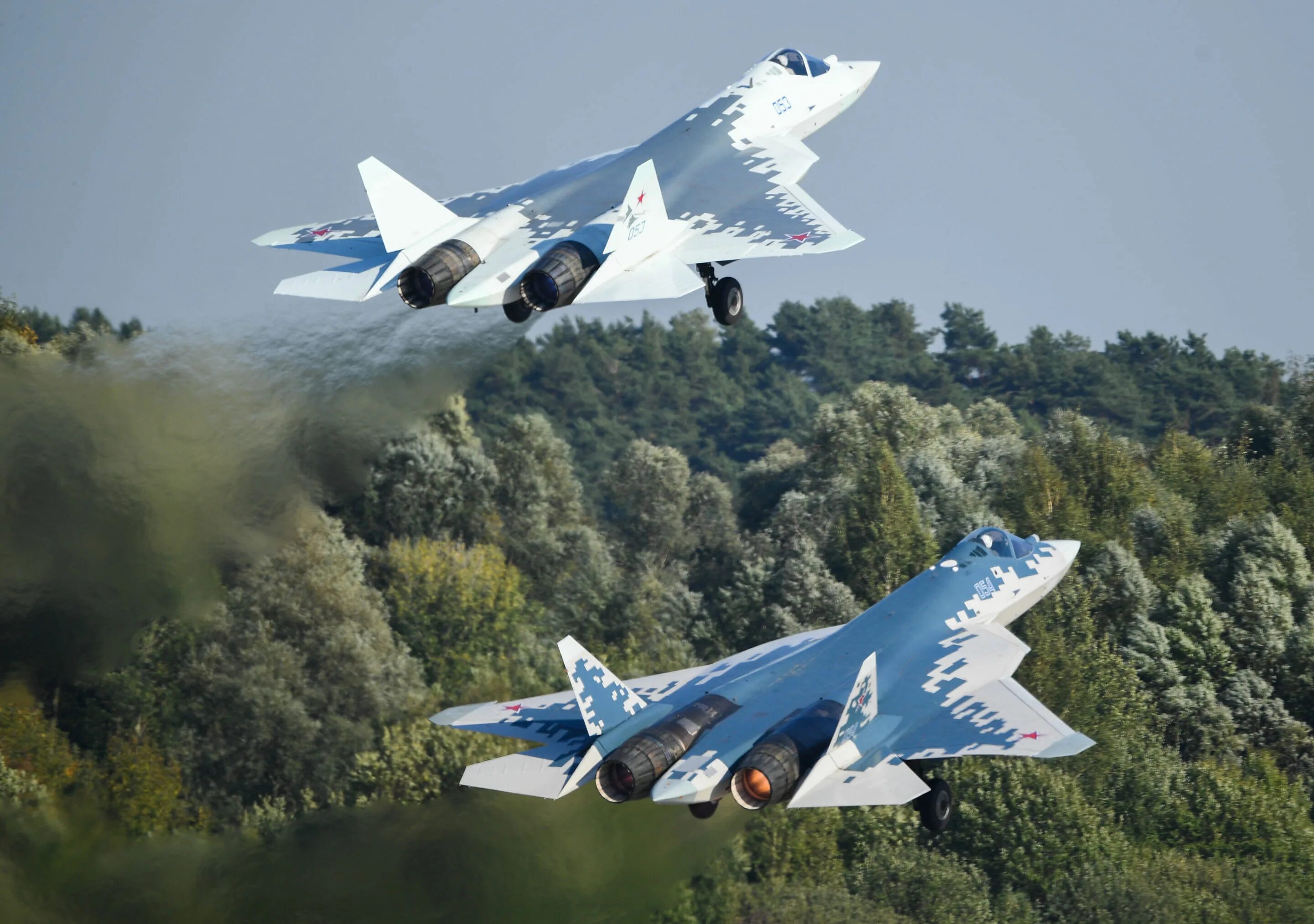Поколение истребителей су. Су 57. Су-57 истребитель. Российский истребитель "Су-57". Су-57 реактивный самолёт.