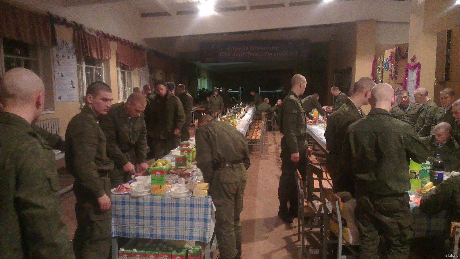 Новый год на срочной службе. 44980 воинская часть сергеевка. село сергеевка приморский край военная часть 44980. новый год в армии. новогодний стол в армии.