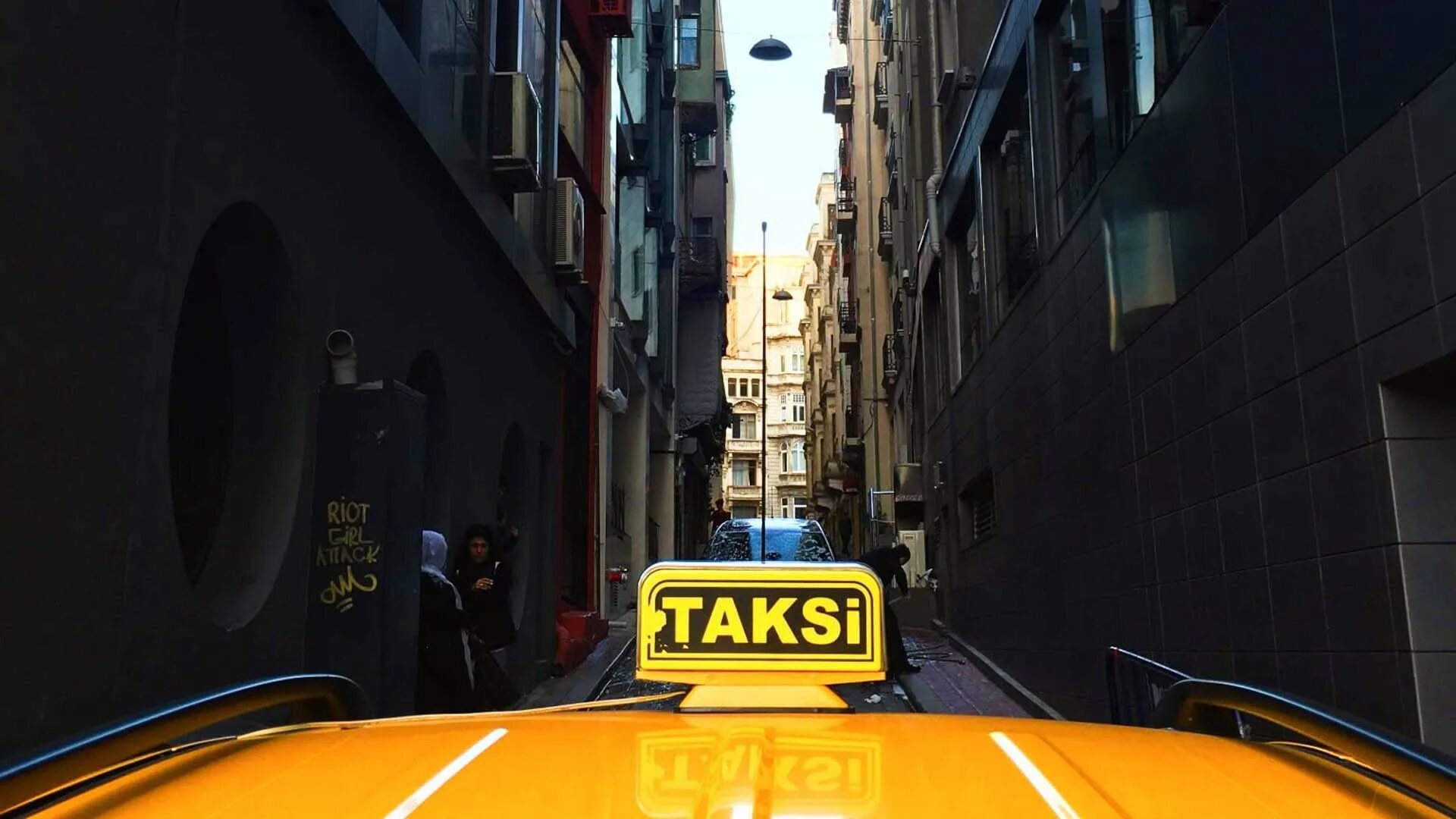 Какое приложение такси в стамбуле. Такси турция стамбул. в такси истанбул. турецкое такси в стамбуле. такси в стамбуле приложение.