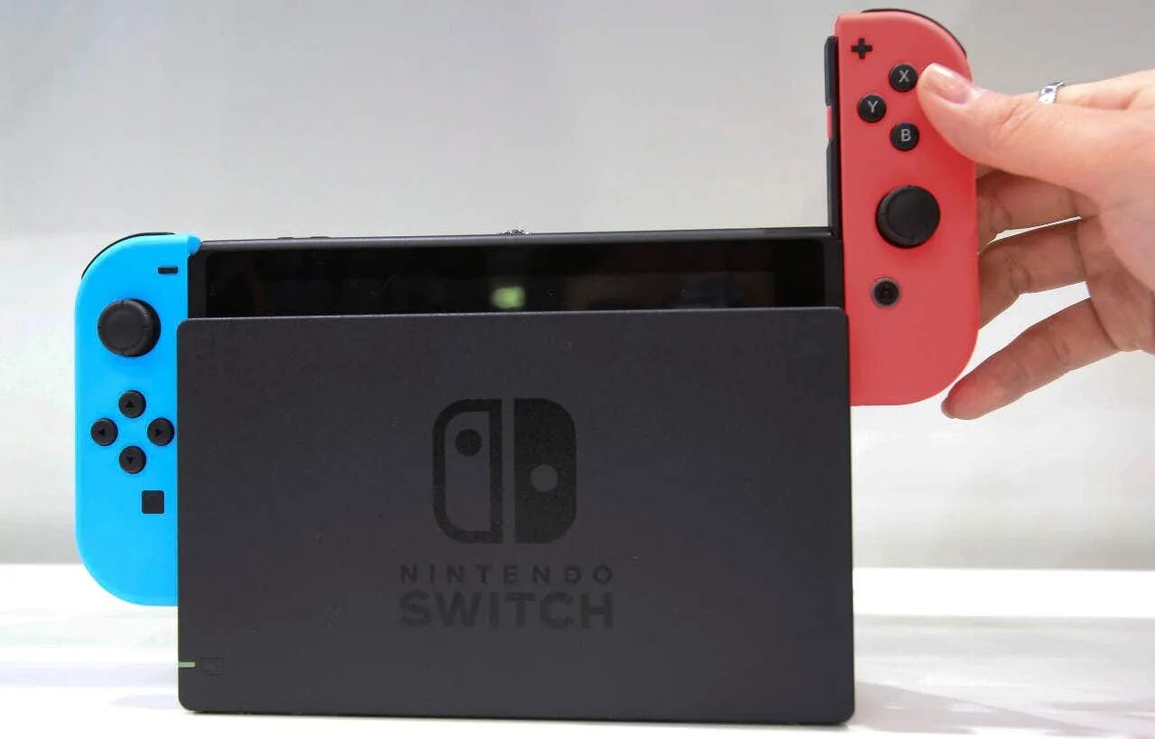 Nintendo switch 4 pda. Зарядка от нинтендо свитч. nintendo switch торец. nintendo switch 2017. nintendo switch 4.