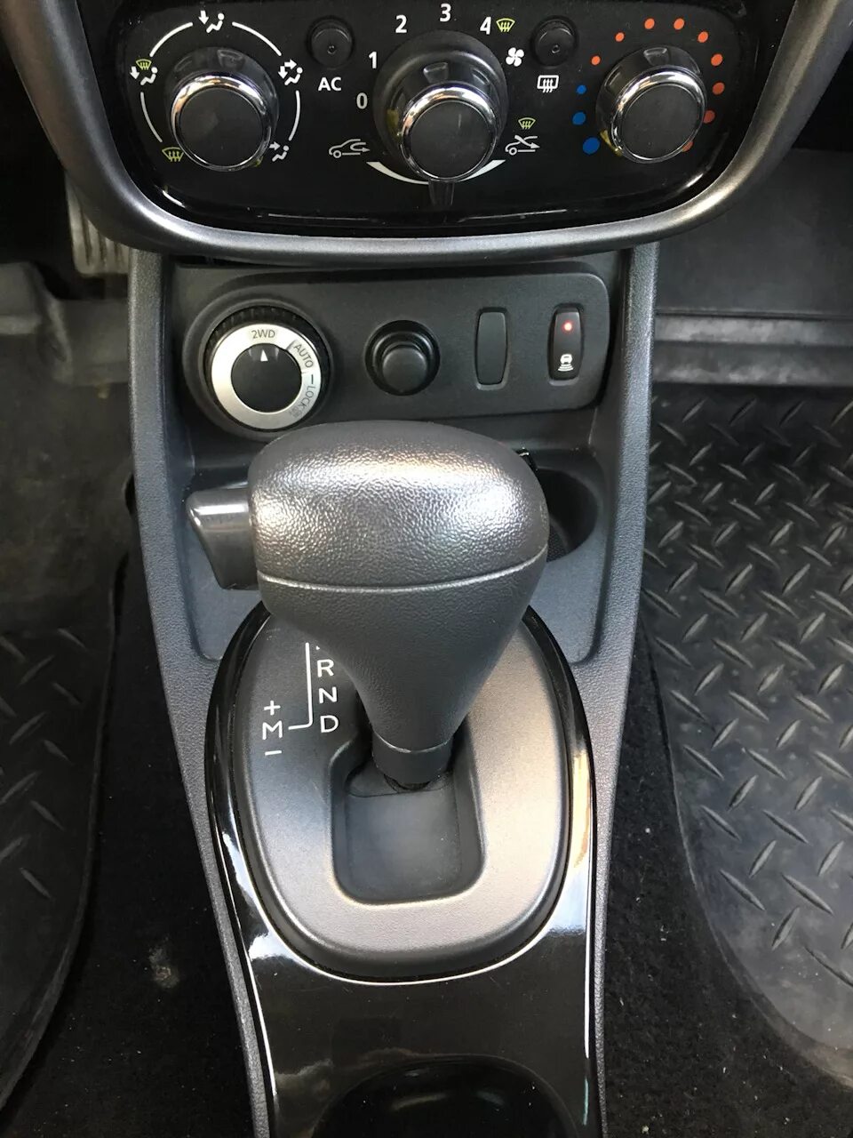 Дастер полный привод на автомате. Renault duster акпп. коробка передач автомат рено дастер. рено дастер с автоматической коробкой. рычаг акпп рено дастер.