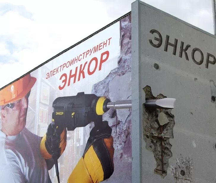 Витрина магазина. Креативная реклама магазина. Реклама одежды баннер. Креативная реклама магазина одежды. Смешные слоганы для рекламы одежды.