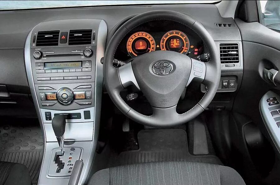 Тойота королла е150 на роботе. Тойота королла 2008 автомат. Toyota corolla 2008 робот. Toyota corolla 2009 салон. Тойота королла е150 на роботе.