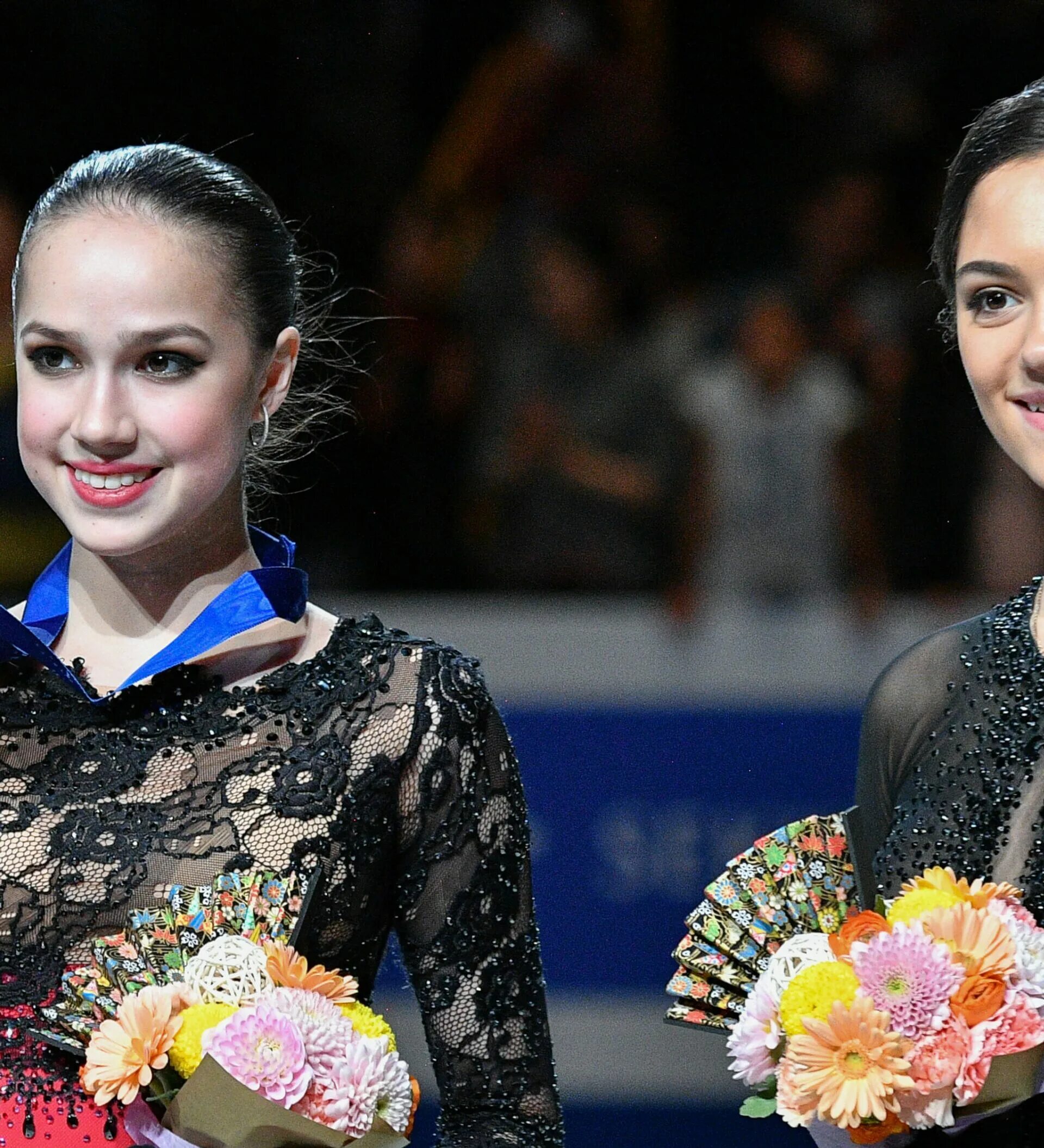 Медведева фигуристка олимпиада 2018. Алина загитова и евгения медведева. Алина загитова и евгения медведева 2018. Евгения медведева и загитова. Алину медведеву.
