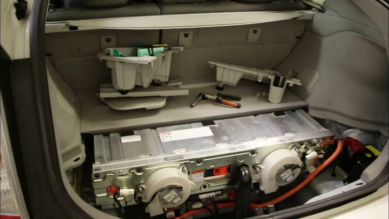 Где находится на приусе. Где находится на приусе. Где находится на приусе. Акб тойота приус 30. Тойота приус 30 гибрид аккумулятор.