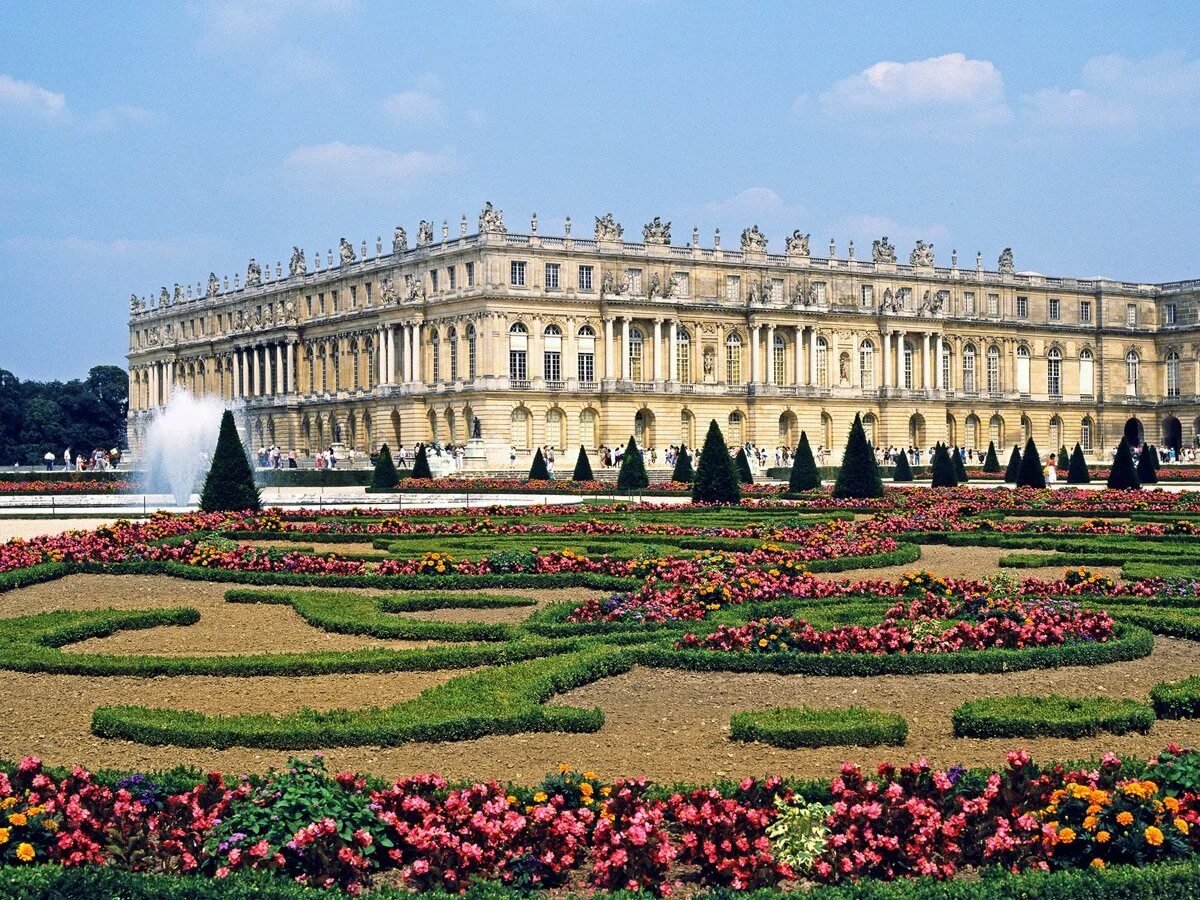 Chateau versailles. Версальский дворец Версаль Франция. Дворцово парковый ансамбль Версаль в Париже. Франция Барокко Версальский дворец. Королевская резиденция Версаль.