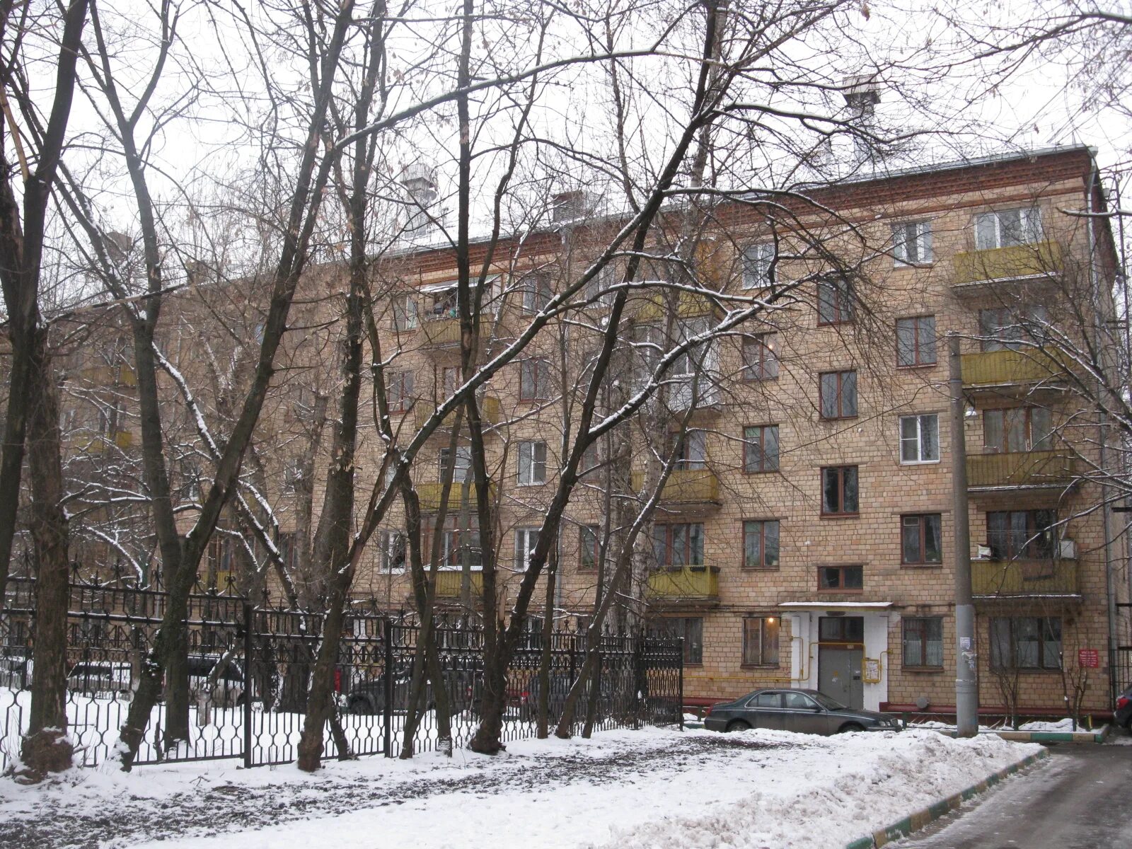 Аренда и продажа коммерческой недвижимости площадью 4500 метров - 2993 предложен