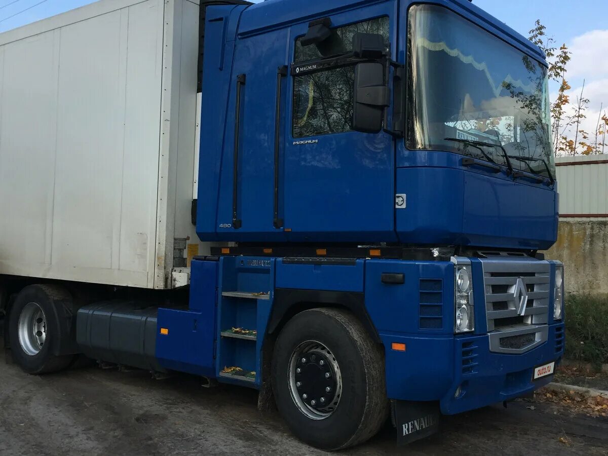 Рено магнум 2003 года. Тягач рено магнум. Renault magnum тент. Кабина магнум 2003 года. Рено магнум 2003 года система отопления.