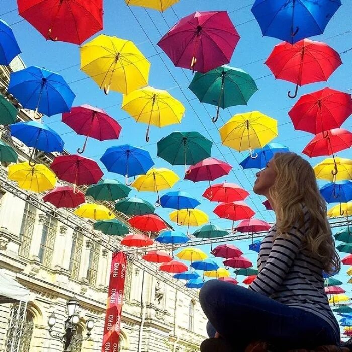 Мир зонтиков. Соляной переулок аллея парящих зонтиков. Соляной переулок Санкт-Петербург зонтики. Улица с зонтиками. Питер аллея зонтиков.