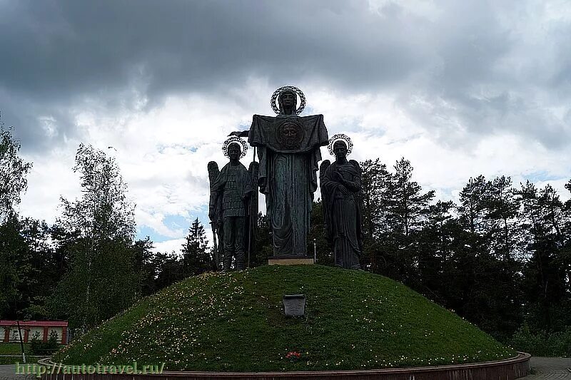 Поселок снегири подмосковье памятник. Мемориальный комплекс Снегири Московская область. Снегири Истринский район мемориал. Снегири мемориальный комплекс рубеж славы. Вечный огонь в Снегирях Истринский район.