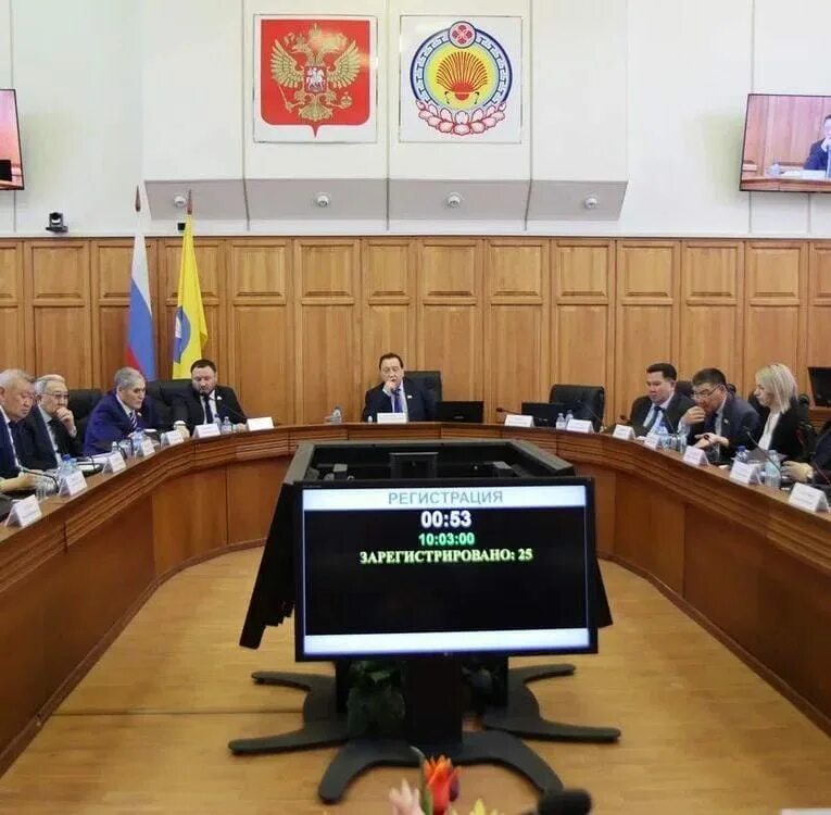 Депутат народного хурала элиста. Народный хурал республики калмыкия. Дом правительства элиста. Narodny khural parlament respubliki kalmykiya. Народный хурал республики калмыкия.