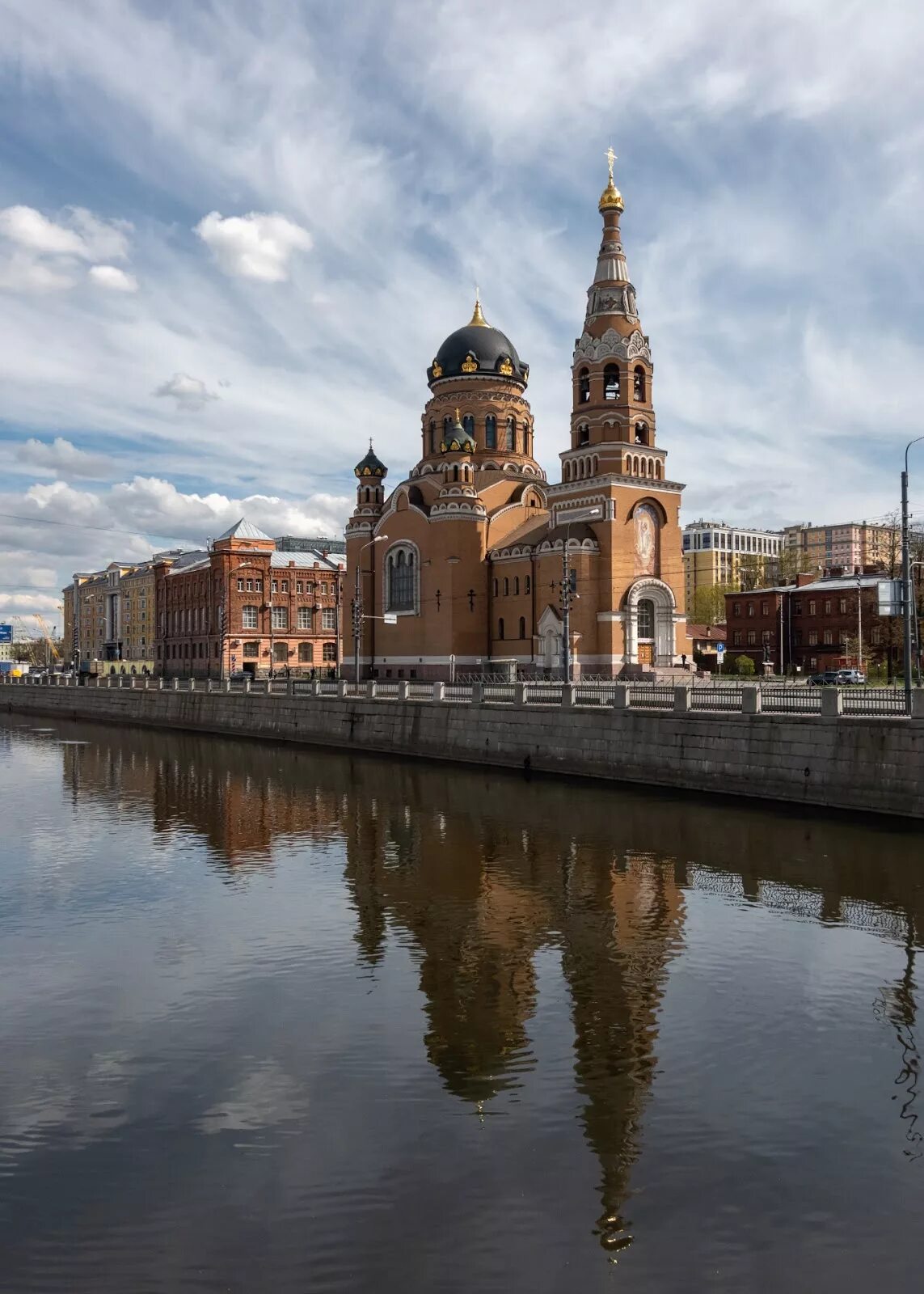 Храм Воскресения Христова в Санкт-Петербурге на Обводном канале. Храм Воскресения Христова у Варшавского вокзала Санкт-Петербург. Храм Воскресения Христова СПБ на Обводном канале. Храм на Обводном канале у Варшавского. Обводный канал церкви