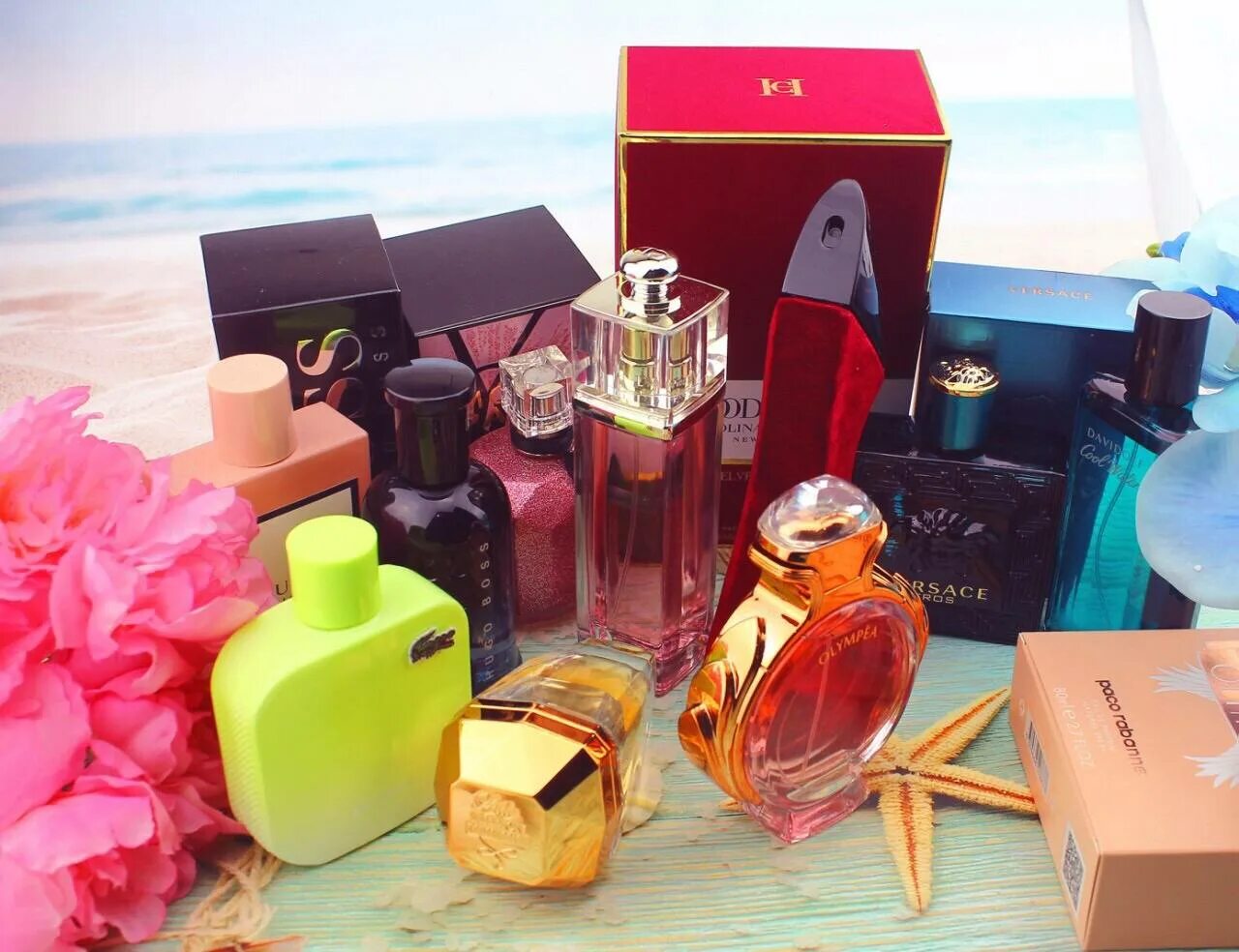 Парфюмерная композиция. Коллекция духов. Коллекция духов. Красивые духи. Несколько духов.
