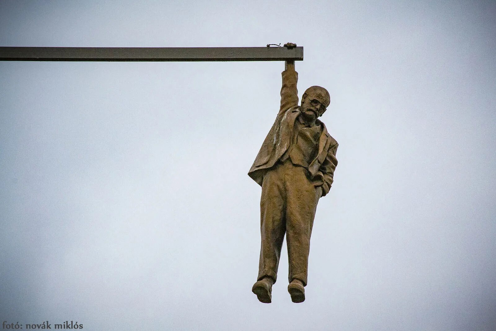 девид черни. давид черный скульптуры в праге. генри черни актер. дэвид черни скульптуры. девид черни.