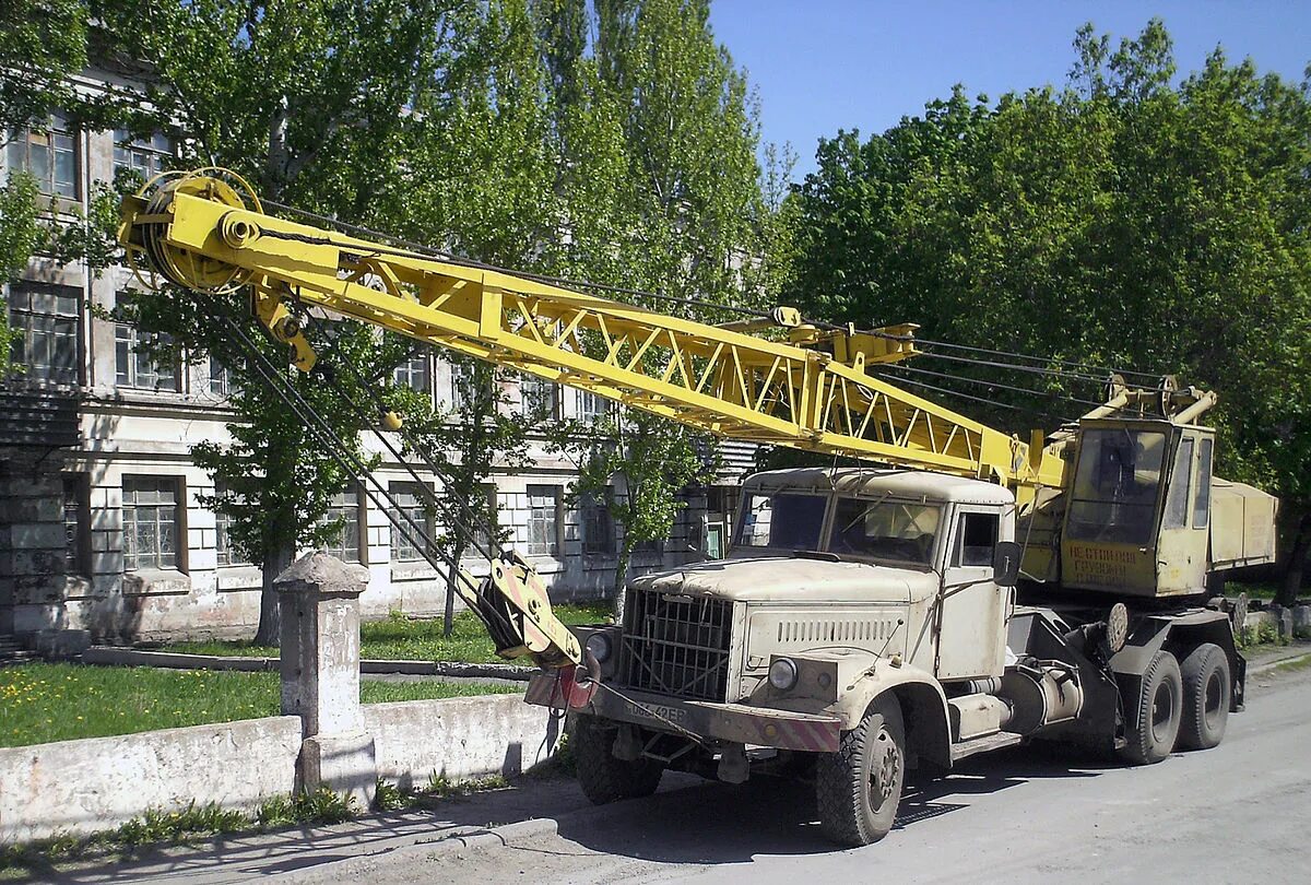 Решетчатый кран. Автокран краз 257. автомобильный кран кс-4561а. краз 257 кран. автокран кс 4561 на базе краз.
