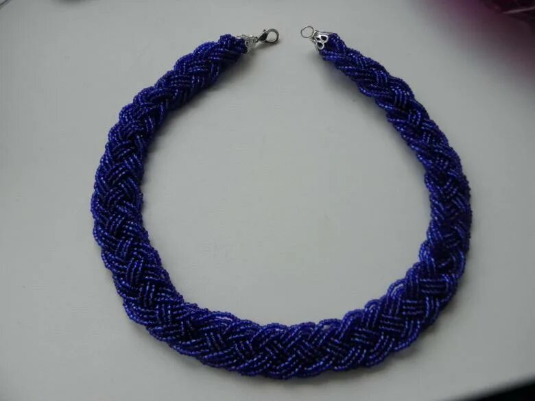 Косичка из бисера. Бусы из бисера косичкой. Плетение бисером косичкой. Косичка из бисера. Ожерелье из бисера.