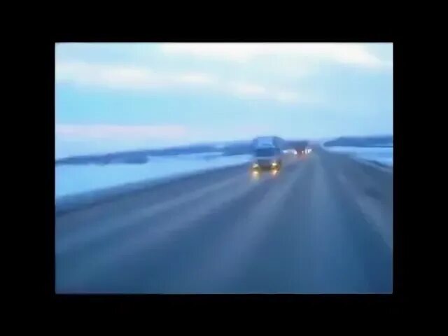 По дороге летит дальнобой километры