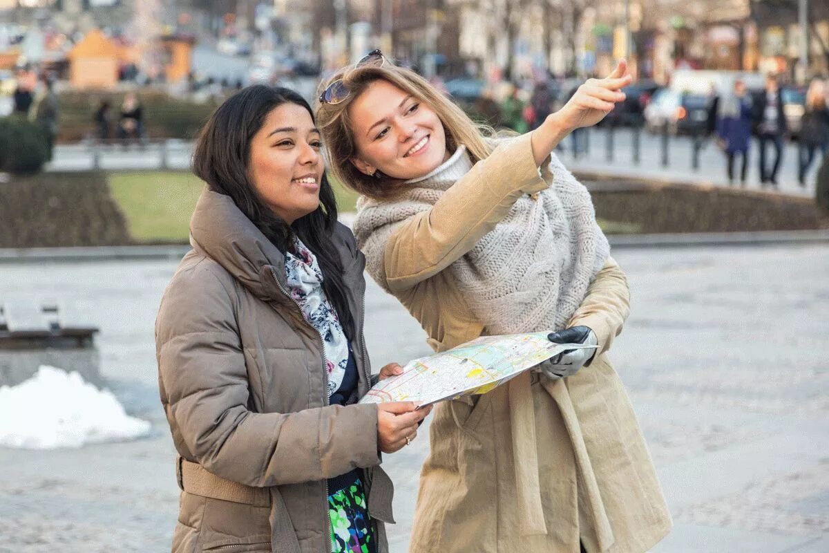 Обманули туристов. Обманутые туристы. Обман туристов. Прага женщины. Tourists in Prague.