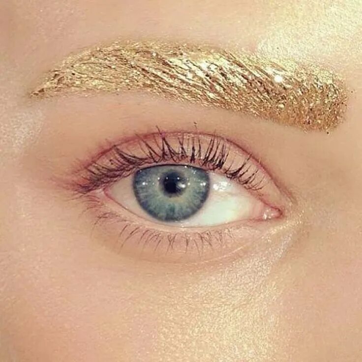 Gold look. Золотые брови. Макияж в золотых тонах. Макияж с золотыми блестками. Брови с блестками.