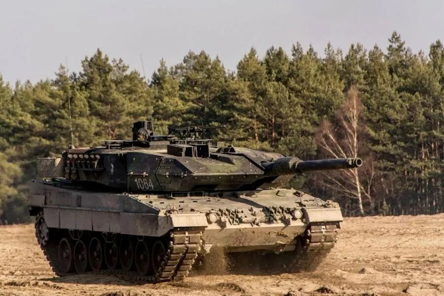 Немецкий танк kf51 panther. Mbt leopard 2a4. Последний немецкий танк. Леопард 2а4. Последний немецкий танк.