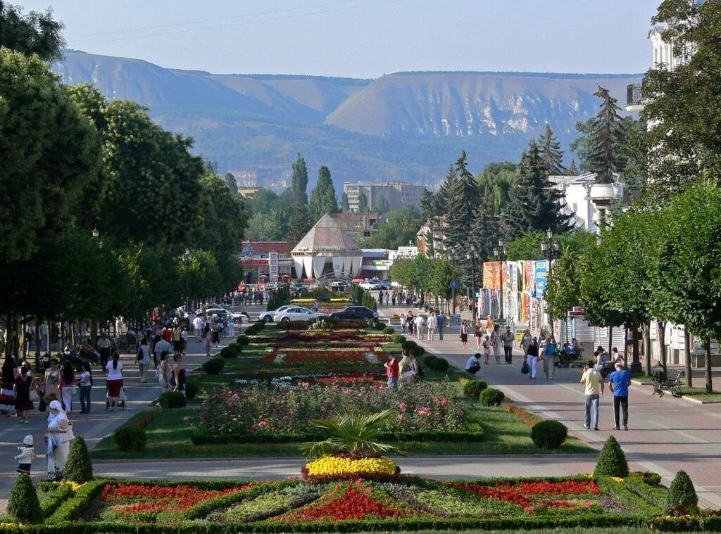 Погулять в пятигорске. Кисловодск достопремечательност. Кисловодск Центральная площадь. Северный Кавказ Железноводск. Минеральные воды города Кисловодск.