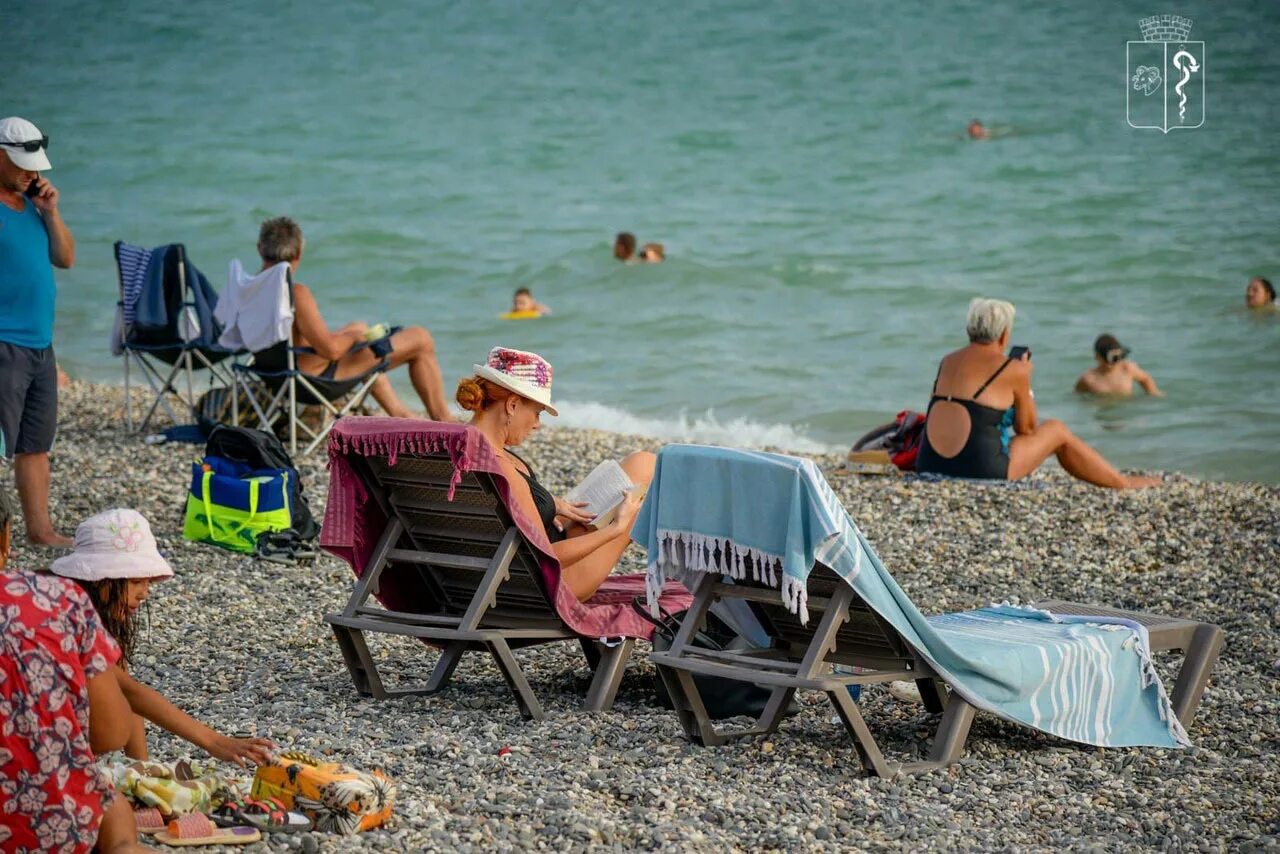 Курортные новости. Санаторий голубая бухта. Курорты краснодарского края анапа. Пляж кубань анапа. Новая евпатория проект.